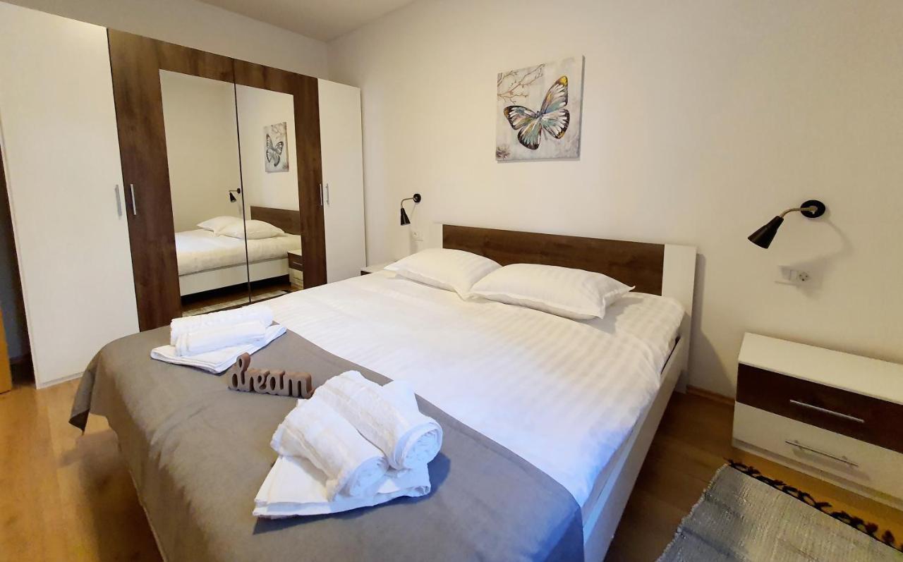 Sea Star Apartments Pjescana Uvala Eksteriør bilde