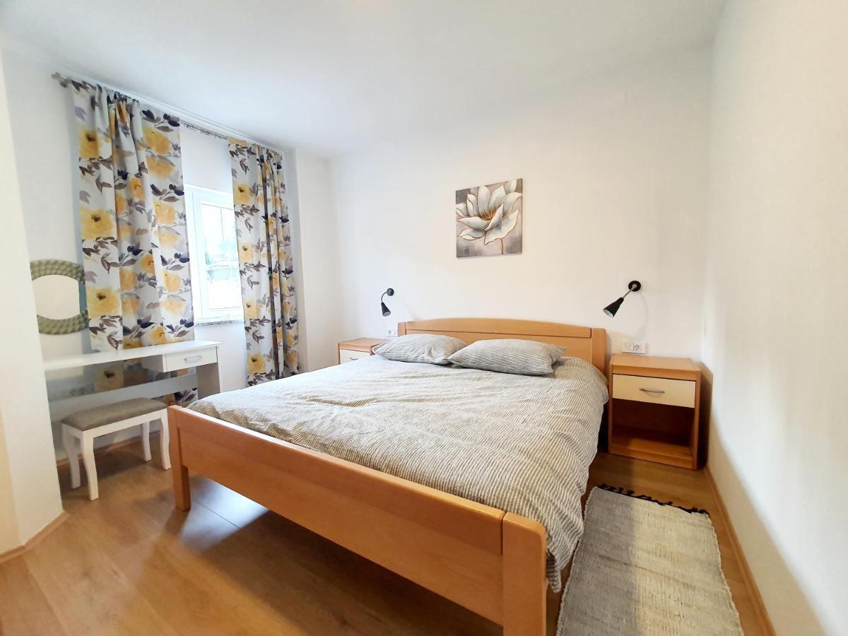 Sea Star Apartments Pjescana Uvala Eksteriør bilde